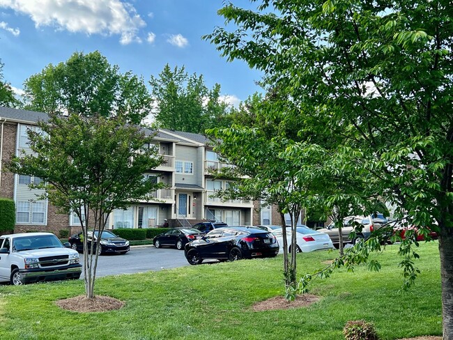 Building Photo - Spacious updated condo near UNCC.