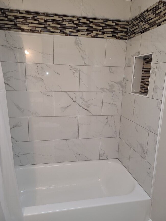 Building Photo - Newly Renovated Townhome Coming Soon!