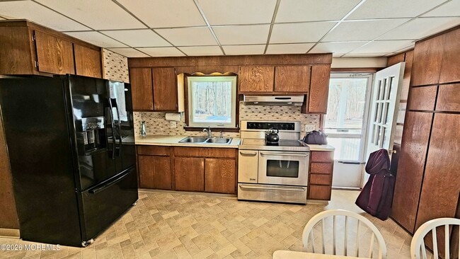 Building Photo - 12 Anderson Dr