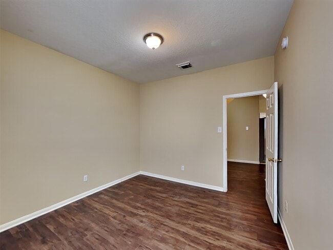 Building Photo - 15742 Flagstone Walk Way