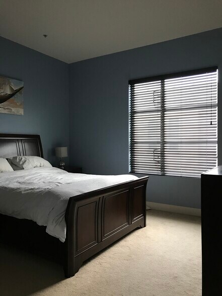 Master bedroom - 1 E Julian St