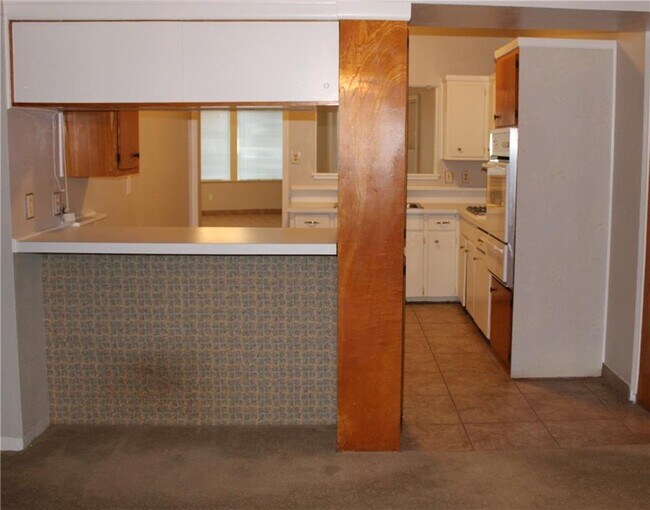 Building Photo - 740 Santa Clara Dr