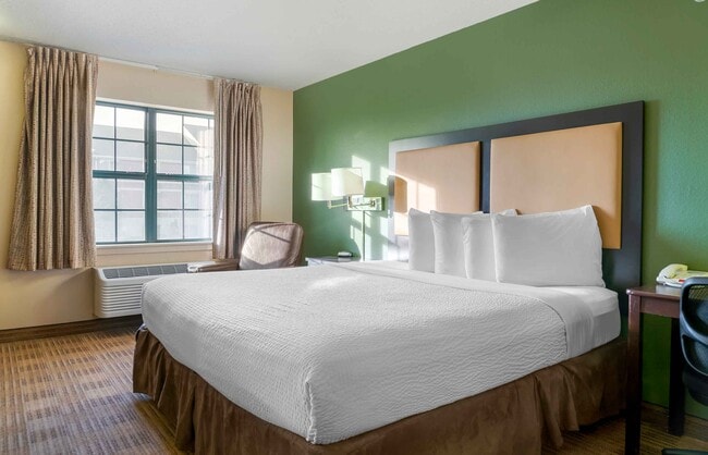 Building Photo - Furnished Studio-Detroit - Farmington Hills