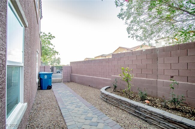 Building Photo - 10557 Norcross Ave