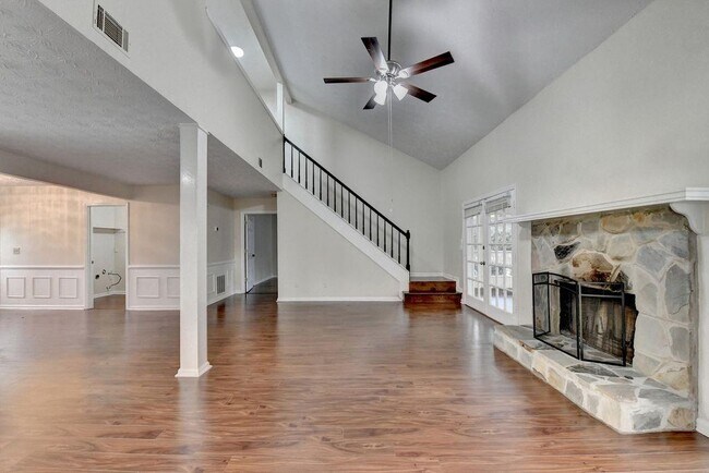 Building Photo - 200 Pine Bridge Trail