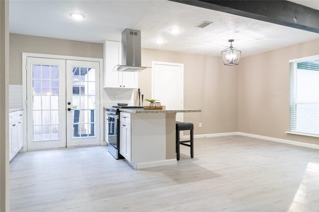 Building Photo - 10 N Wavy Oak Cir