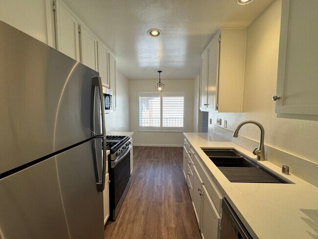 Building Photo - Beautiful & Bright 2Bd/1.5Ba Condo in Mission Viejo w/AC & Garage!