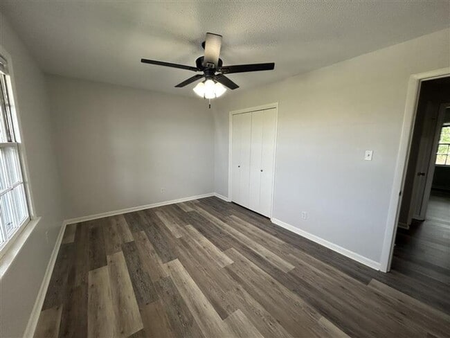 Building Photo - Charming and Affordable Upstairs Duplex – ...