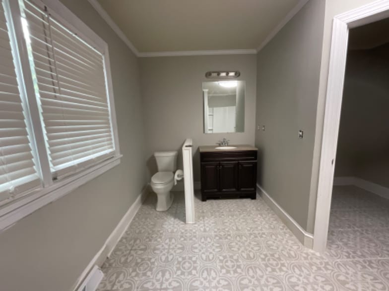 Building Photo - 400 Fourth St