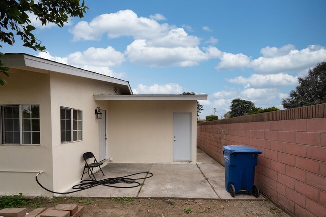 Building Photo - 10532Dain