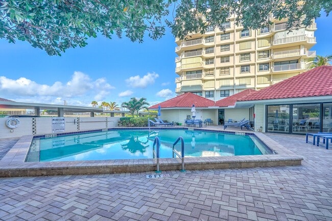 Building Photo - 5480 N Ocean Dr