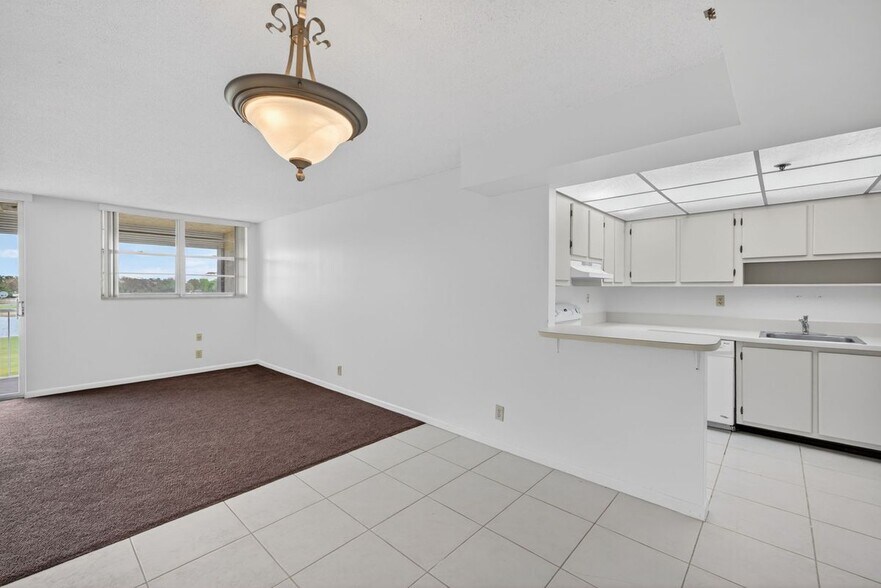 Building Photo - 3100 W Rolling Hills Cir
