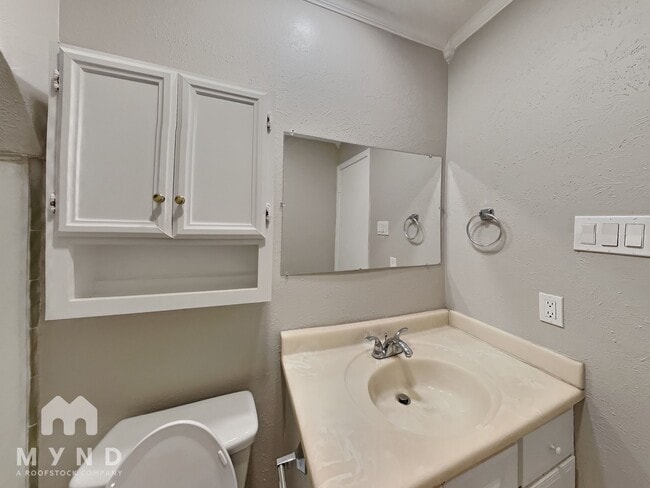 Building Photo - 5033 Amhurst Ln