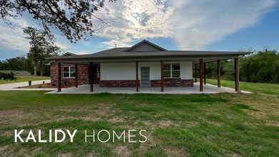 Building Photo - 1856 Salma Rd