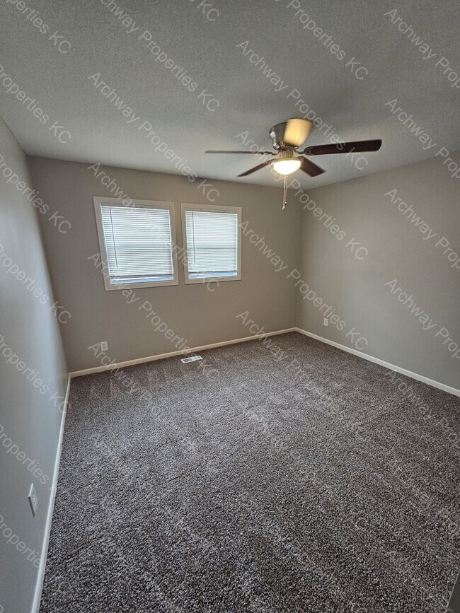 Building Photo - 13016 W 76th Terrace