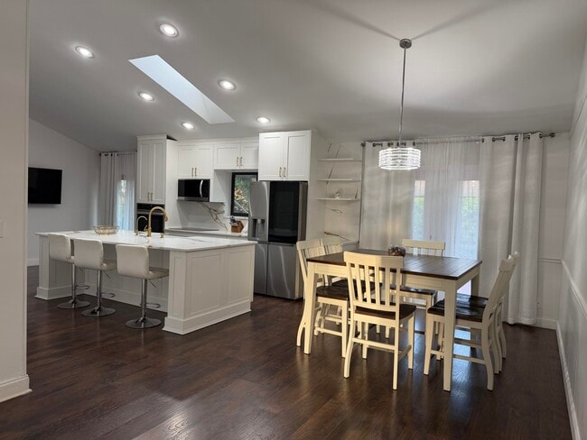 Building Photo - 1532 Primrose Ln