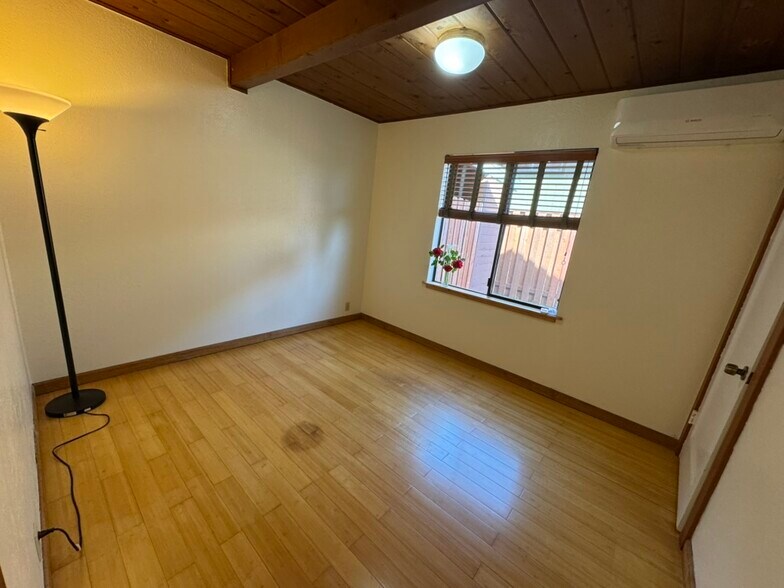 Building Photo - 3819 Linden Ln