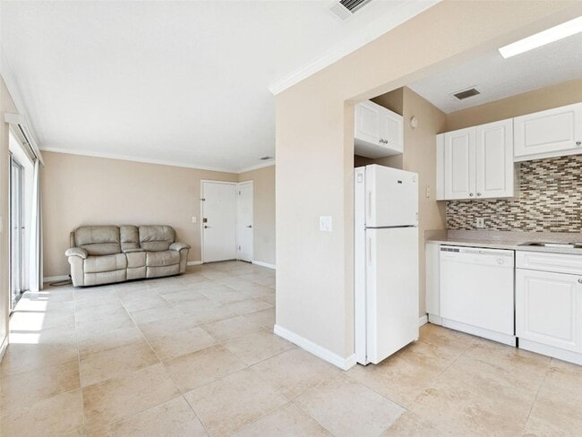 Building Photo - 13693 Orange Sunset Dr