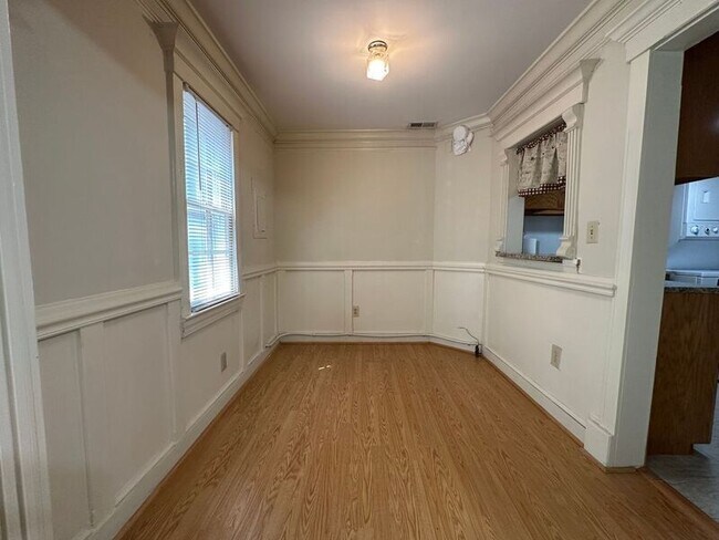 Building Photo - 1409 Charles St