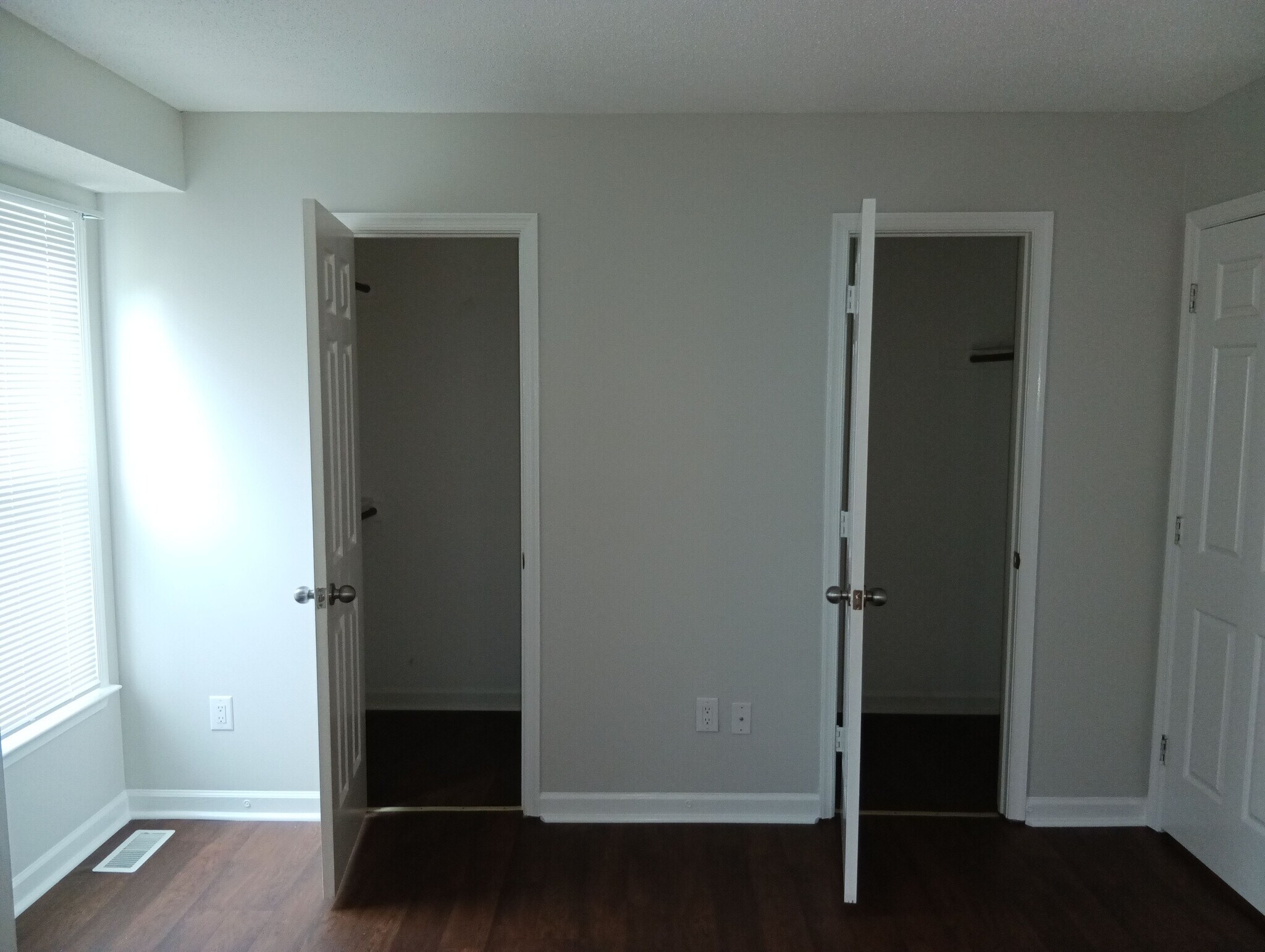 Building Photo - Room in Townhome on Bona Ct