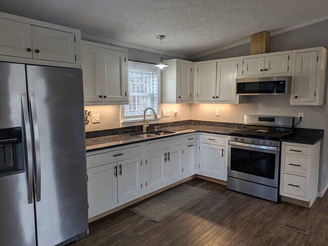 Building Photo - 11 Corn Hill Rd