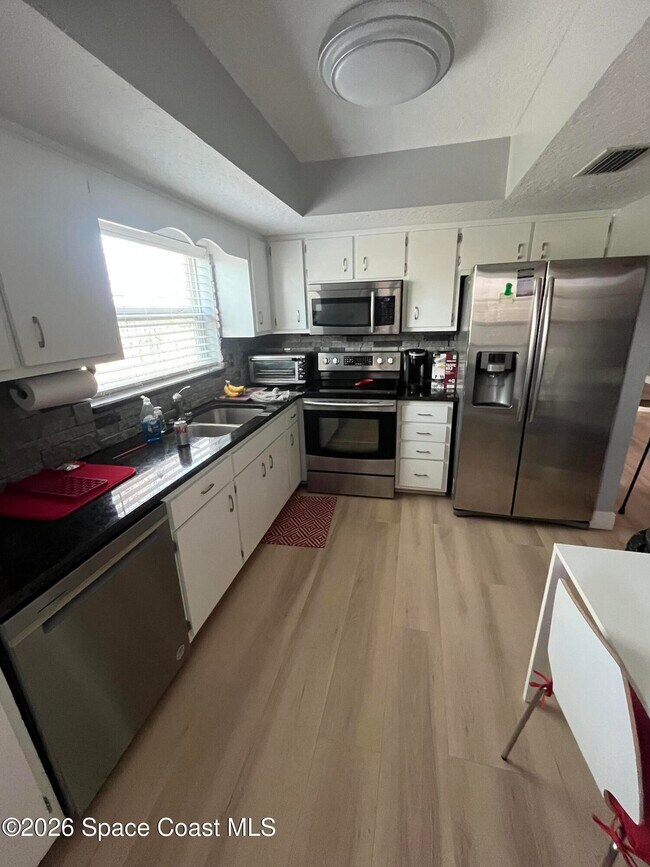 Building Photo - 190 Seawind Dr