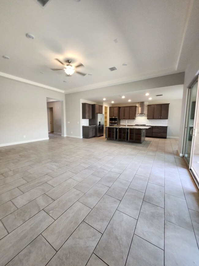 Building Photo - Single Family Home-  5 bedrooms 3 Baths