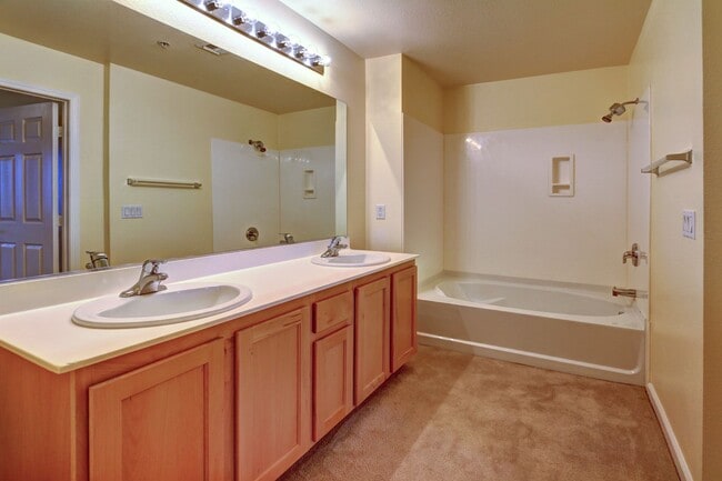 Building Photo - FANTASTIC GUARD GATED COMMUNITY IN PARK AVENUE.