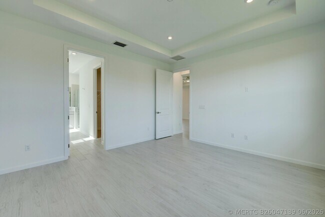 Building Photo - 12712 SW Eleanor Dr