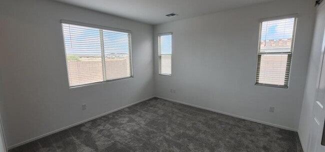 Building Photo - 7822 S Wolf Creek Dr