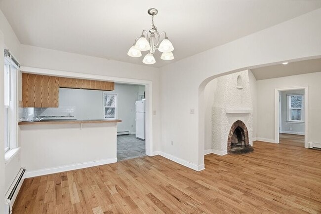 Building Photo - 508 E 19th Ave