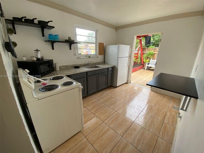 Building Photo - 436 E Evanston Cir