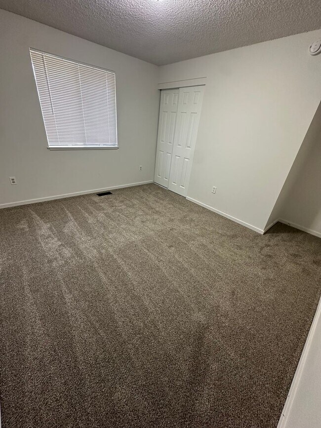 Building Photo - Gorgeous 4 Bedroom 2 Bathroom House!!!! #1101