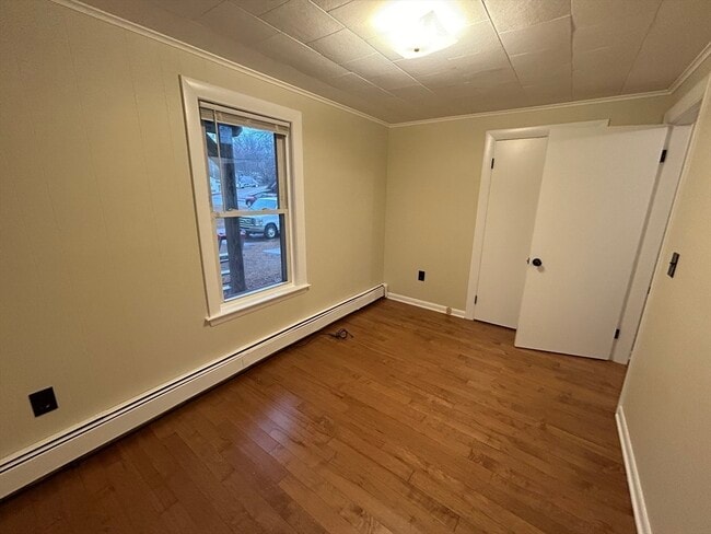 Building Photo - 16 E Walnut St