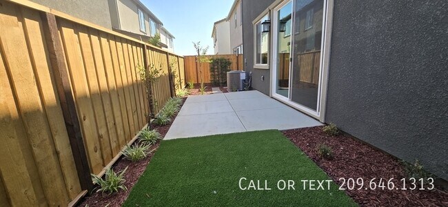 Building Photo - 1695 Placer Pl