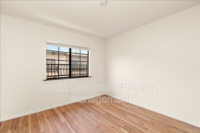 Building Photo - 227 S Irena Ave