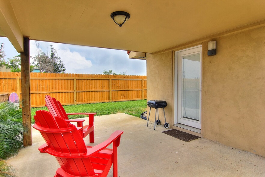 Building Photo - 134 N Alister St