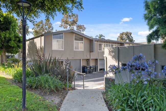 Building Photo - 450 Bolero Way