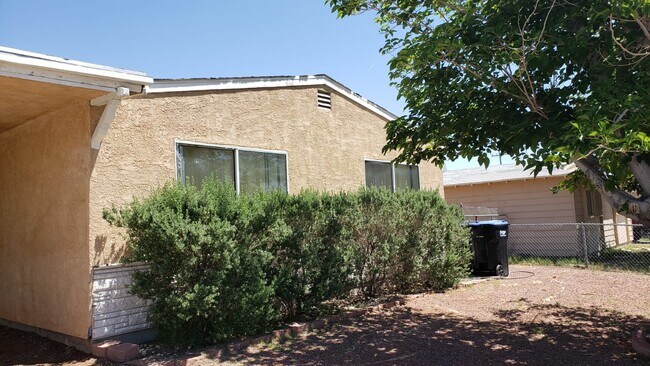 Building Photo - 328 Duchess Ave