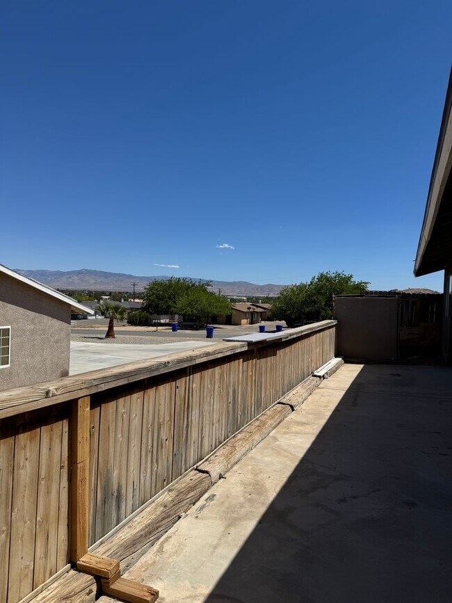 Building Photo - Apple Valley- Four Plex- 2 Bedrooms, 2 Bat...