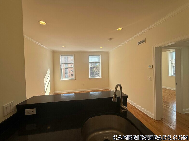 Building Photo - 3 Chauncy St