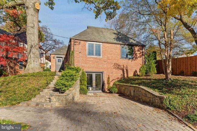 Building Photo - 5543 29th St NW