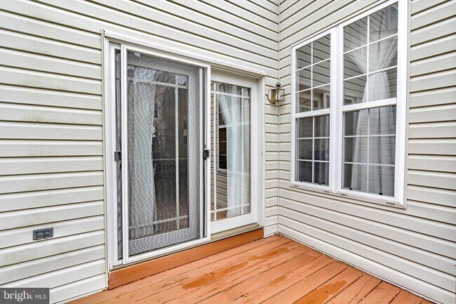 Building Photo - 465 Woodstock Ln