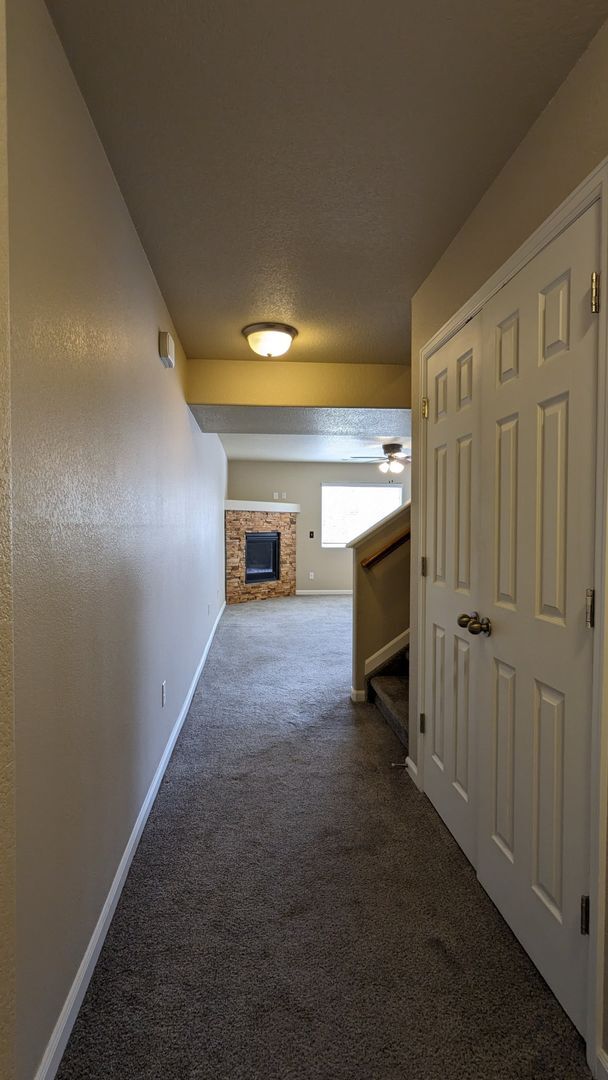 Building Photo - 3 BED/2.5 BATH END UNIT TOWNHOME W/PATIO & 2-CAR GARAGE!