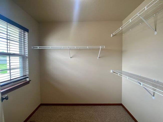 Building Photo - $1,850 | 3 Bedroom, 2.5 Bathroom | Pet Fri...