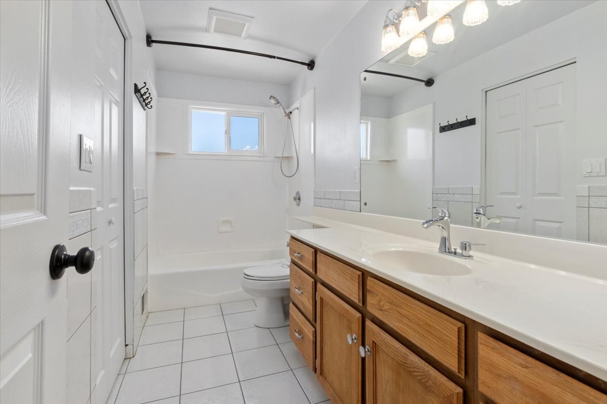 Main Bathroom - 954 W River Point Cir