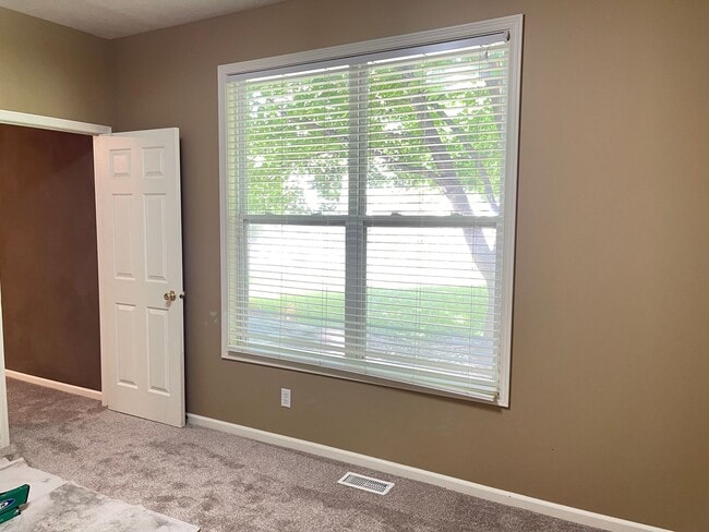 Building Photo - Beautiful 4 bed 2.5 bath 3000+sq ft