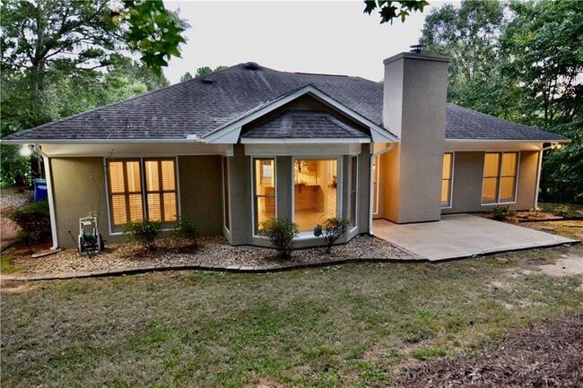 Building Photo - 911 Oakwood Dr