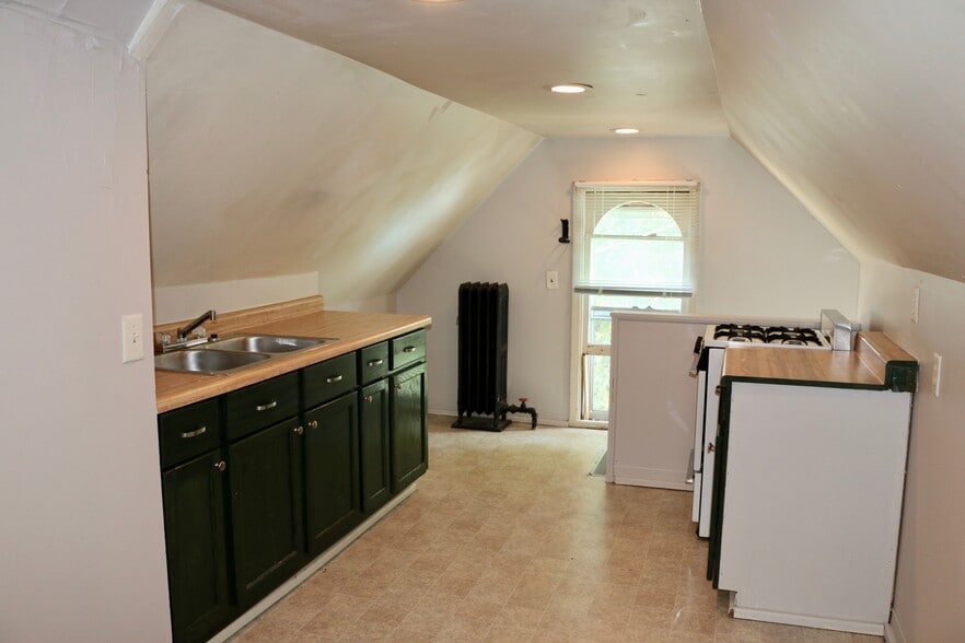 Top Level Kitchen - 303 W Pleasant St