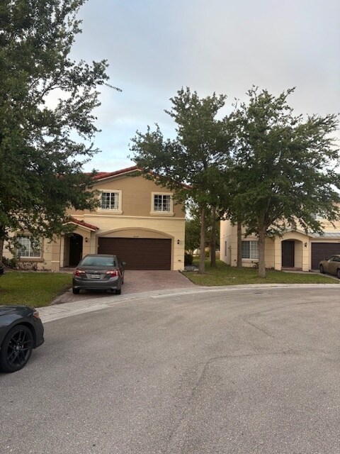 Building Photo - 2054 Providence Pl